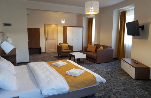 Nowa Sol Hotel | Experience Nadodrzański Dwór: Family-Friendly Stay with Pool
