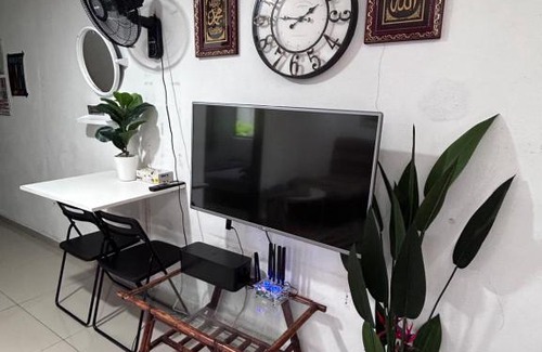 Kampung Batu Maung House | Nadrah Cottage: Family-Friendly Retreat with Kitchen Access