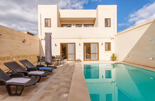 Nadur House | Tranquil Nadurija Villa with Pool & Ocean Views
