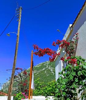 Gefira Mpania House | Nafpaktos Country Home: Family-Friendly Retreat with 10/10 Score