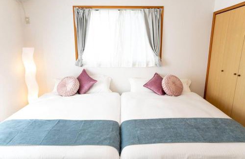 Kuwana Villa | Inviting Nagashima Riverside House: Pet-Friendly Retreat