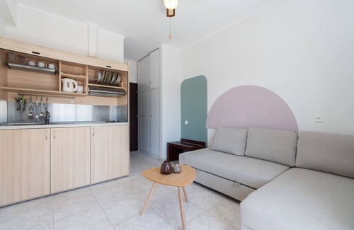 Neos Marmaras House | Oceanfront Naias: Guest Rated 9.8 with Family-Friendly Amenities