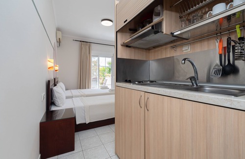 Neos Marmaras House | Oceanfront Naias: Guest Rated 9.8 with Family-Friendly Amenities