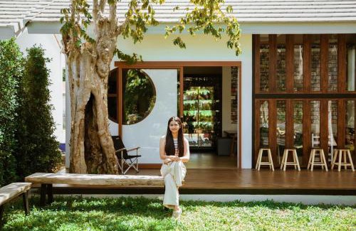 Nai Wiang Hotel | Discover Nainan Resotel: 4-Star Hotel with Pool & Dining
