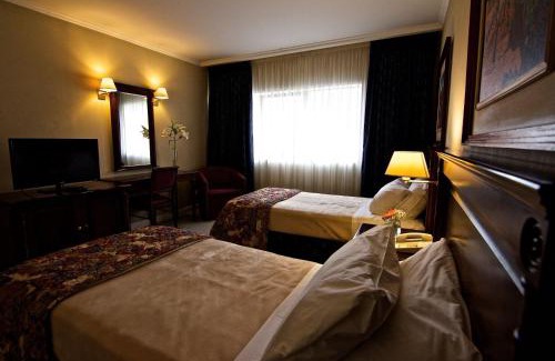 La Rioja Hotel | Discover Naindo Park Hotel: Family-Friendly with Pool & Spa
