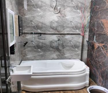 Coimbatore House | Relaxing Nainika Home Stay with Ocean Views and Hot Tub