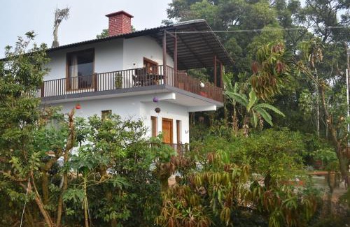Somvarpet Villa | Naisarga Hill View: Family & Pet-Friendly Retreat
