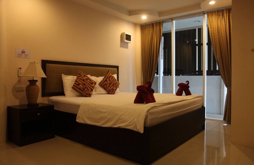 Sa Khu House | Inviting Naiyang Seaview Place: Family-Friendly & Breakfast Included