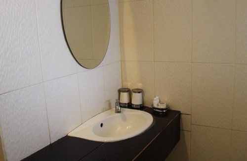 Sa Khu House | Inviting Naiyang Seaview Place: Family-Friendly & Breakfast Included