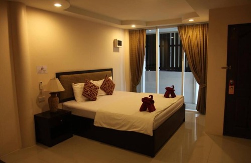 Sa Khu House | Inviting Naiyang Seaview Place: Family-Friendly & Breakfast Included