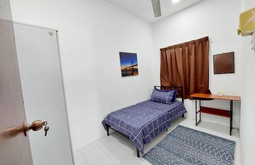 Kampung Kayu Ara House | Cozy Najhan Homestay: A Family-Friendly Retreat Awaits