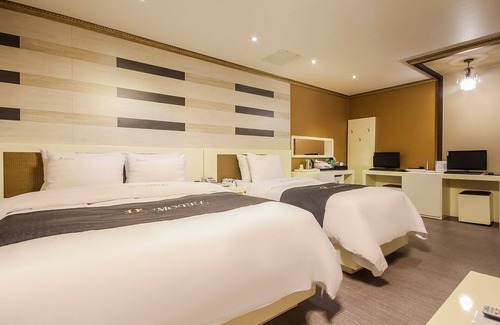 Naju Hotel | Eco-Friendly Retreat at Naju M with Family Amenities