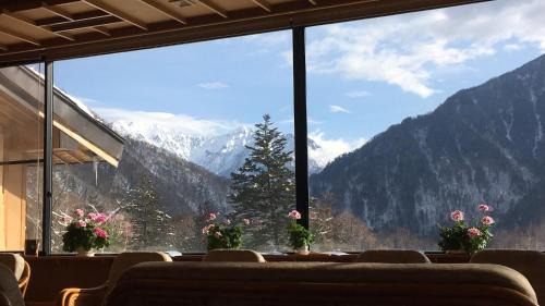 Matsumoto Hotel | Relax at Nakanoyu Onsen Ryokan: Your Tranquil Getaway