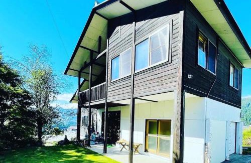 Nozawaonsen Villa | Discover Nakao Villa: Eco-Friendly Retreat with Hot Tub