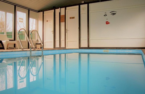 Besleneyevskaya House | Nakhalenok Guest House: Pet-Friendly Oasis with Pool Access