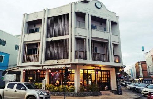 Thani Bed & Breakfast | Budget-Friendly Nakorn De Sukhothai Hip Hotel - Guest Rated 9/10