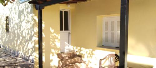 Trikala Apartment | Cozy Nakou's House with Relaxing Hot Tub Retreat