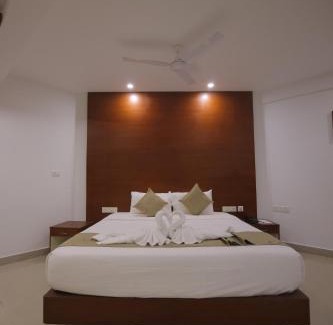 Guruvayur Hotel | Beautiful Nakshatra Emerald: Oceanfront with Pool Access