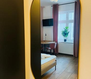Załeze Apartment | Cozy eM Apartment 6: Family-Friendly Delight with Great Reviews