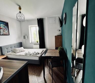 Załeze Apartment | Family-Friendly eM Apartment 17 with High Guest Ratings
