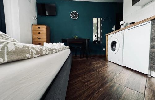 Załeze Apartment | Family-Friendly eM Apartment 17 with High Guest Ratings