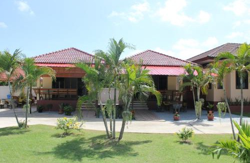 Rayong Apartment | Oceanfront Family Getaway at Naluemon Village FH 2