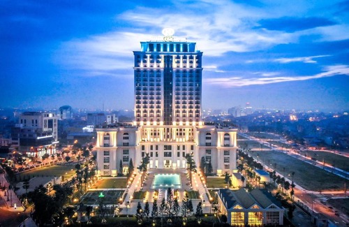 Nam Dinh Hotel | Relax at Nam Cuong Nam Dinh Hotel with Pool & Hot Tub