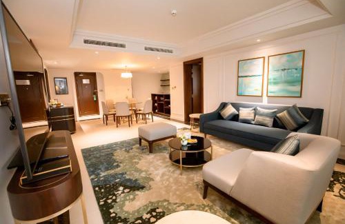 Nam Dinh Hotel | Relax at Nam Cuong Nam Dinh Hotel with Pool & Hot Tub
