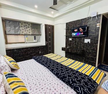 Vrindavan Apartment | Namah 1 BHK Resort Homestay with KITCHEN -4 min from Prem Mandir