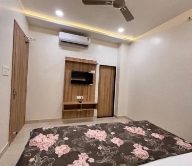 Faizabad House | Discover NAMAHSTAY AYODHYA: 10/10 Rated, Pet-Friendly Retreat