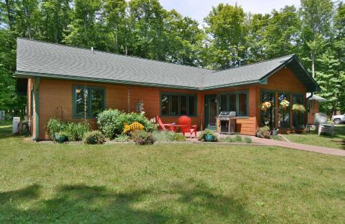 Cable House | Pet Friendly Retreat at Namakagon Landing Condo