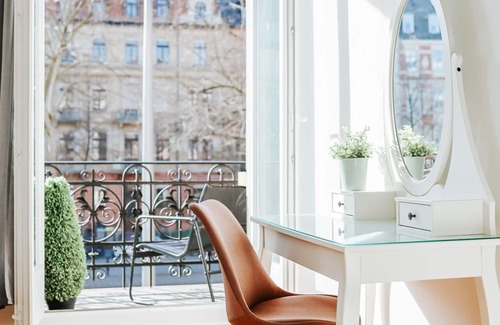 Mannheim Apartment | Experience Namastay! - Elegance with Wasserturm Views