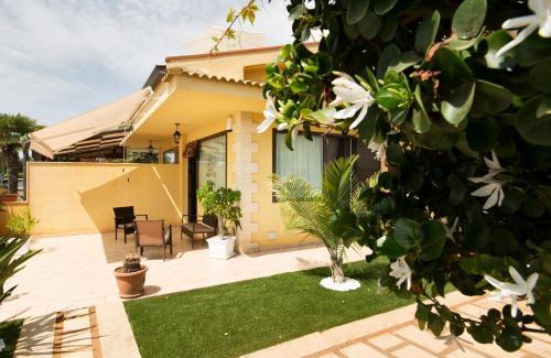 Casuzze Villa | Inviting Namaste: Family-Friendly Retreat with Top Reviews