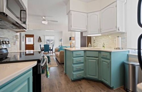 Lexington House | Beachside Retreat: Namaste on Huron for Couples Getaway