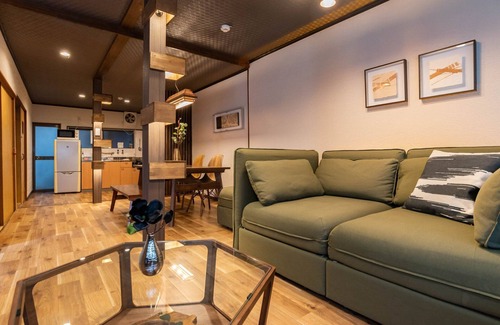 Nishinari House | Stylish Namba Suites: 4 Min from Station, Family-Friendly