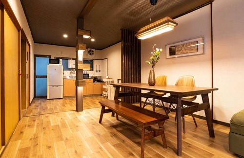 Nishinari House | Stylish Namba Suites: 4 Min from Station, Family-Friendly
