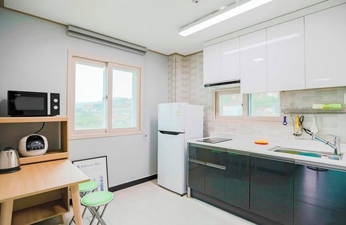 Tanghang-ri House | Namhae Gonige Pension: Eco-Friendly Retreat with Pool
