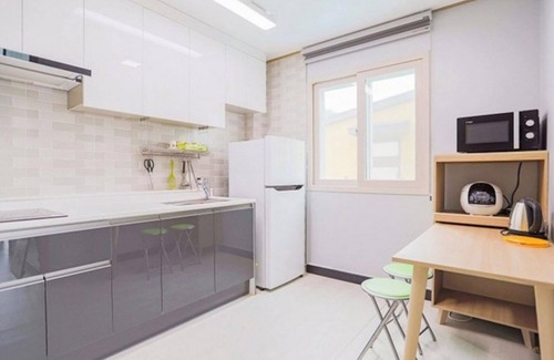 Tanghang-ri House | Namhae Gonige Pension: Eco-Friendly Retreat with Pool