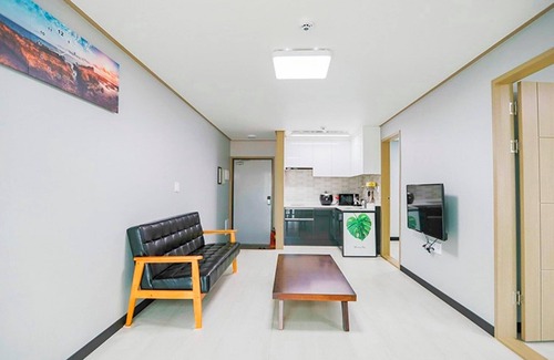Tanghang-ri House | Namhae Gonige Pension: Eco-Friendly Retreat with Pool