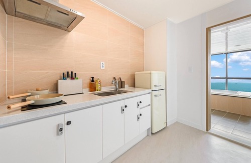 Namhae House | Relax at Namhae Himom Kis Spa Pension with Pool & Kitchen