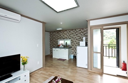Namhae House | Eco-Friendly Namhae Seomnara Hayanjip Pension Awaits You