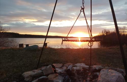 Zemgale House | Idyllic Namiņš Sidrabi by the River with Hot Tub & Breakfast