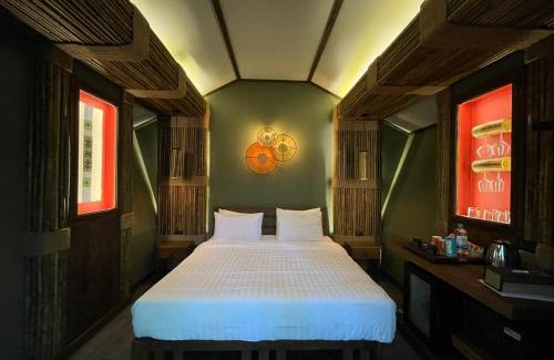 Vientiane Prefecture Hotel | Enchanting Nampien Yorla Pa with Oceanfront Pool Access
