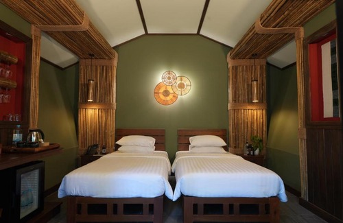 Vientiane Prefecture Hotel | Enchanting Nampien Yorla Pa with Oceanfront Pool Access