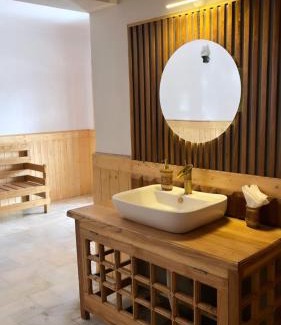 Leh House | Discover Namra Villa: Pet-Friendly Stay with Pool & Breakfast