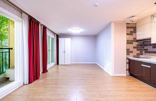 Namwon House | Family-Friendly Namwon Hanjeungwonstay Pension with Kitchen