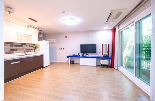 Namwon House | Family-Friendly Namwon Hanjeungwonstay Pension with Kitchen