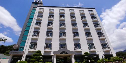 Namwon Hotel | Seaside Retreat at Namwon Hotel with Family-Friendly Amenities