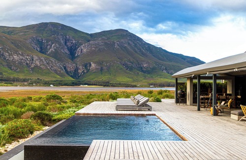 Stanford Villa | Exclusive Retreat by the Water in Fynbos Wilderness