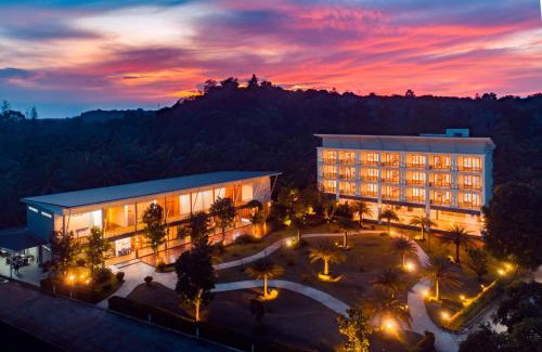 Saphli Resort | Relax at Nana Beach Hotel & Resort with Oceanfront Views